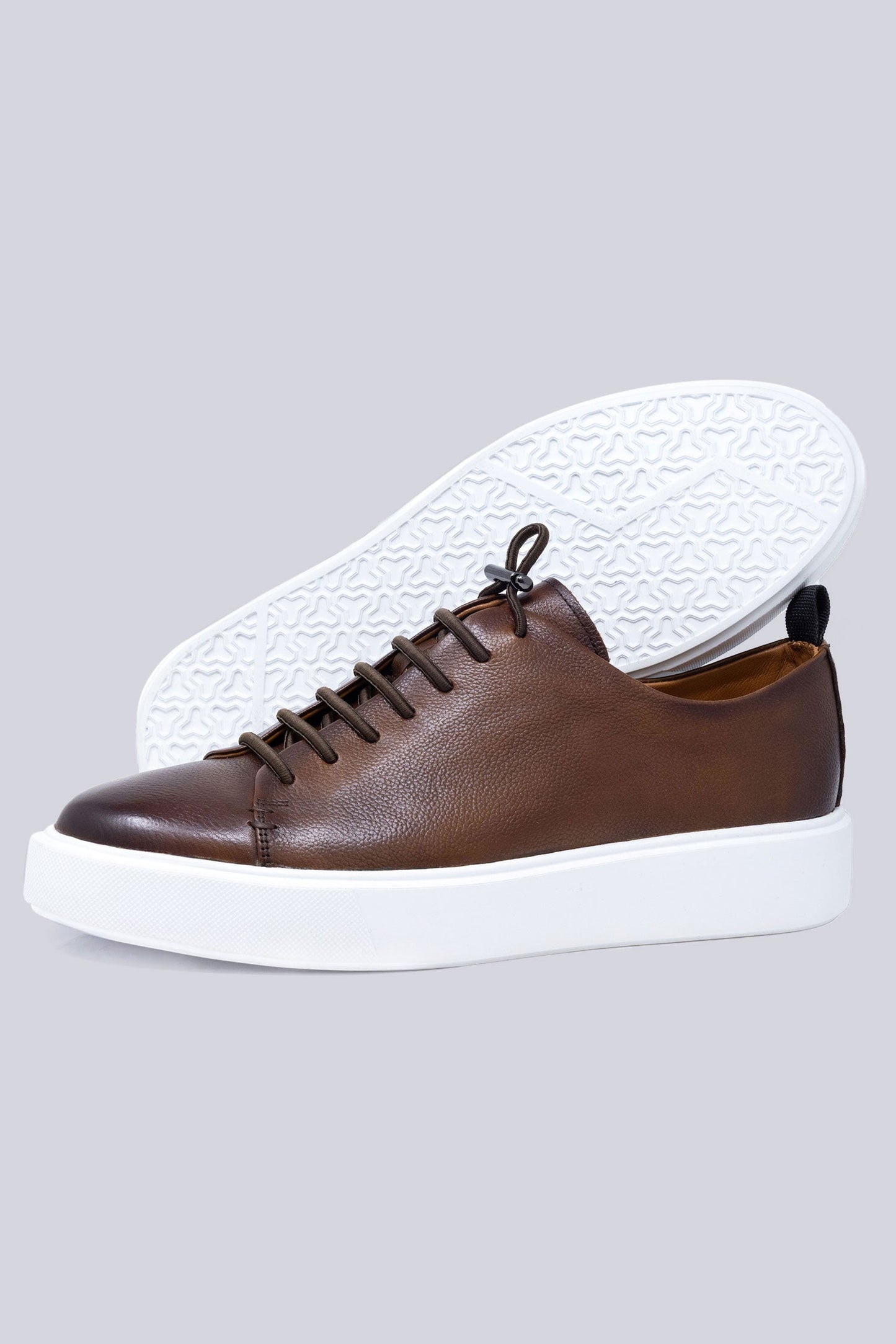 Jeju Low Top Sneakers